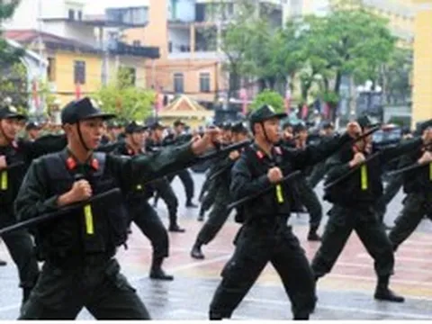 Cảnh sát cơ động được trang bị loại tàu bay nào?