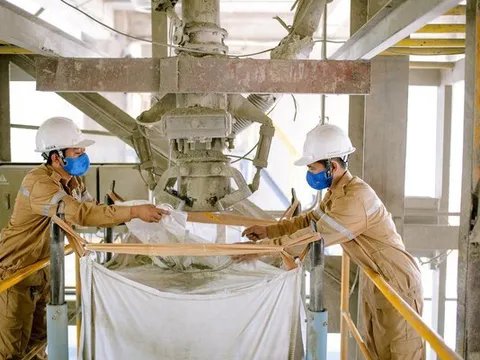 Doanh nghiệp lao đao vì giá xăng dầu: Cách nào hạ nhiệt ?