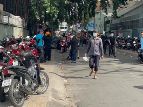 Tp.HCM: Nhiều bãi giữ xe lấn chiếm vỉa hè vẫn ngang nhiên hoạt động