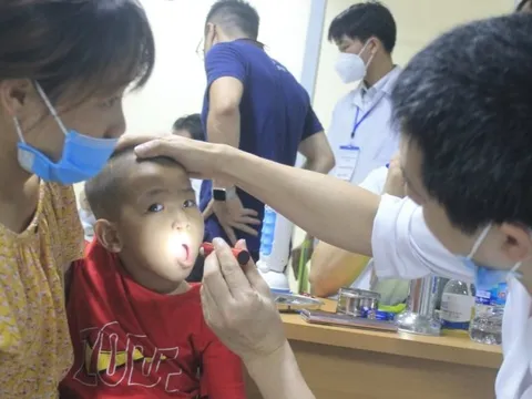 Mang hạnh phúc cho những nụ cười “khuyết” của trẻ em