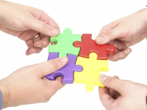 Hoạt động M&A bùng nổ, nhiều doanh nghiệp đa ngành lãi tăng bằng lần