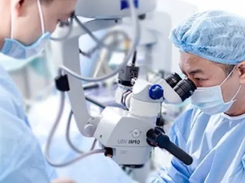 20 tuổi mắt đã như người già, bác sĩ cảnh báo thói quen gây hại nhiều người mắc