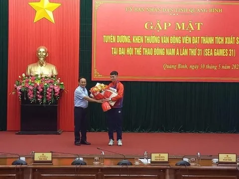 Quê nhà thưởng "nóng" cho kình ngư Nguyễn Huy Hoàng