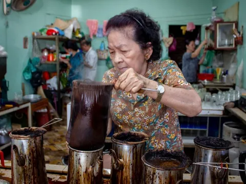 Quán cà phê vợt cuối cùng ở Biên Hòa: Chốn đi về của 'khách ruột' suốt 35 năm