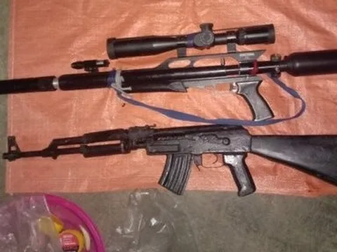 Bắt đối tượng tàng trữ vũ khí quân dụng trái phép