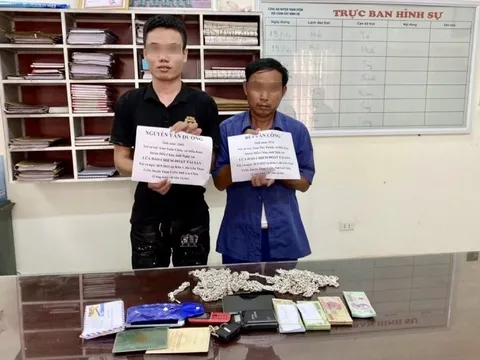 Thủ đoạn của hai kẻ dùng bạc giả để lừa đảo