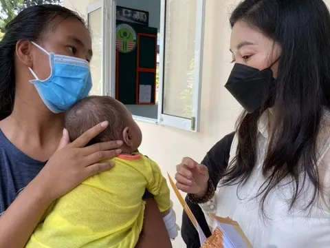 Từng nuôi con một tháng tại bệnh viện, "bà trùm hoa hậu" làm điều ý nghĩa ngày 1/6