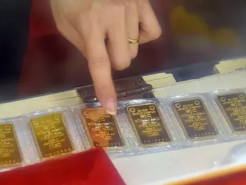 Giá vàng hôm nay 31-5: Đà tăng khựng lại khi chứng khoán quốc tế “xanh” sàn