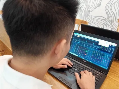 Hà Nội: Đầu tư chứng khoán thua lỗ, nam thanh niên hoang báo bị cướp