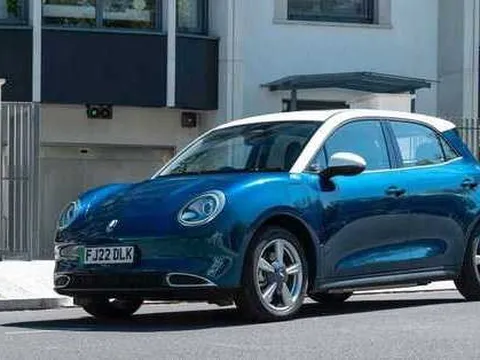 Khám phá mẫu ôtô điện rẻ hơn VinFast e34, gây hoang mang vì thiết kế giống hệt Porsche