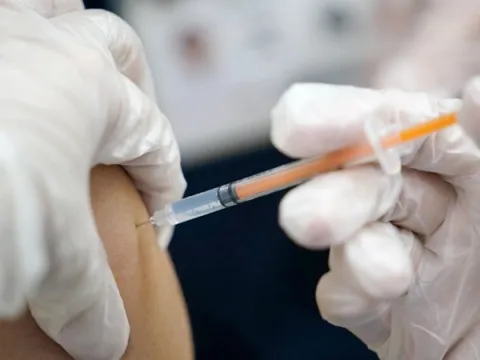 Bộ Y tế “thúc” tiêm vaccine phòng COVID-19 mũi 3, mũi 4 và tiêm cho trẻ
