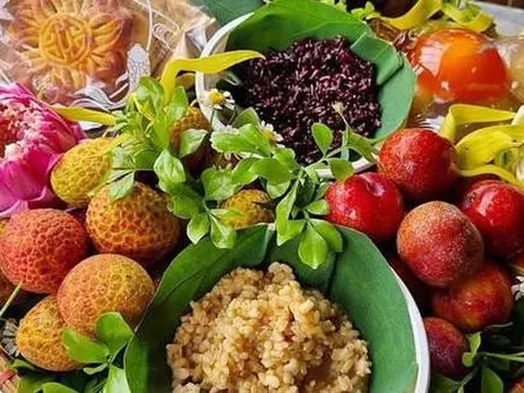 Đắt nhất chợ Tết Đoan ngọ, mâm lễ cơm rượu, trái cây gần 2 triệu đồng