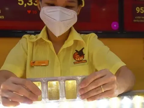 Giá vàng hôm nay 3-6: Tăng mạnh do USD đảo chiều giảm giá