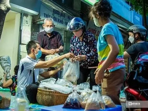 Rượu nếp, hoa quả đắt hàng dịp Tết Đoan ngọ