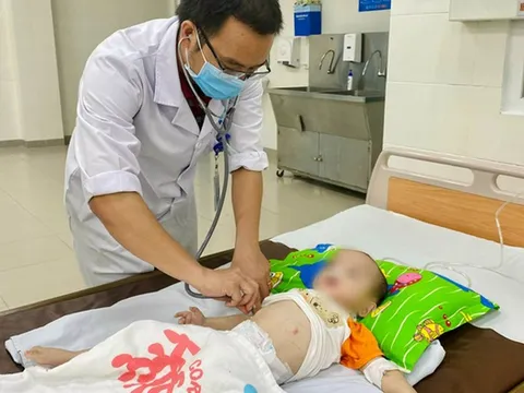 Cứu sống bé 9 tháng tuổi bị sặc sữa nguy kịch