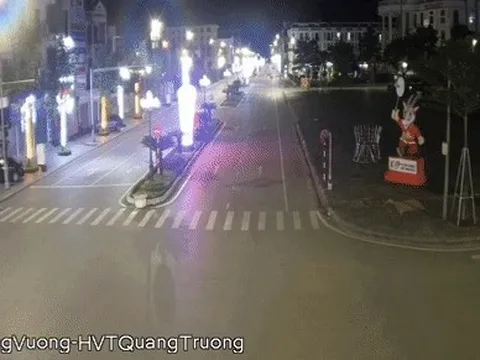 Xe sang Audi 'húc bay' xe máy ở ngã tư, 3 người trong một gia đình tử vong