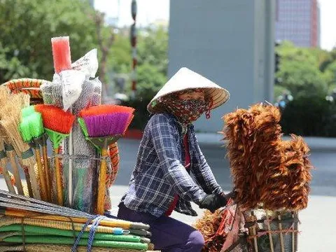 Miền Bắc có nơi nắng nóng trên 38 độ trước khi đón mưa rào và dông diện rộng từ đêm mai