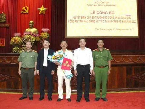Giám đốc Công an Hậu Giang được thăng cấp bậc hàm lên đại tá