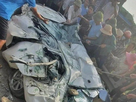 Tin mới nhất vụ ôtô tải chở đất bị lật, đè 3 người tử vong ở Hoà Bình