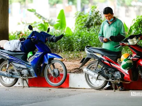 Hà Nội: Người dân ngột ngạt dưới ánh nắng gay gắt gần 40 độ C