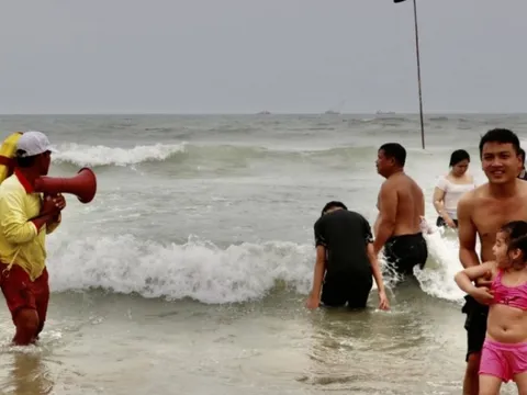 Thiếu nhân viên cứu hộ tại các bãi tắm ở TP. Vũng Tàu