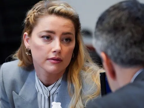Amber Heard đối mặt với sự tẩy chay ở Hollywood