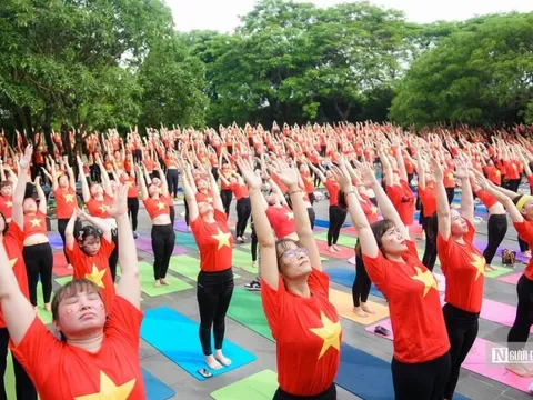 Hà Nội: Hơn 1.000 người ở nhiều lứa tuổi tham gia đồng diễn Yoga