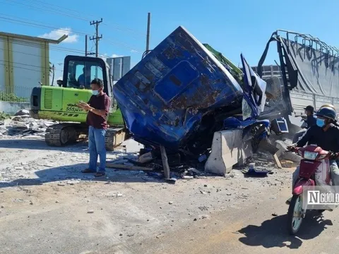 Bình Thuận: Xe tải tông dải phân cách lật nghiêng gây ùn tắc kéo dài