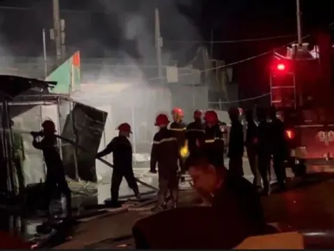 Cháy lớn tại khu vực chợ Mường Thanh, thiệt hại hàng tỷ đồng