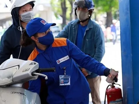 "Giá xăng dầu Việt Nam thấp hơn nhiều nước, tăng chậm hơn thế giới"