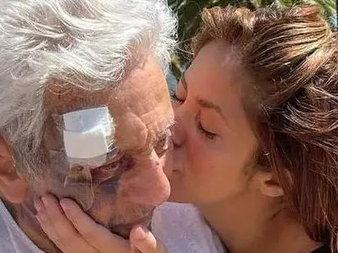 Cha Shakira nằm viện khi cô chia tay Gerard Piqué