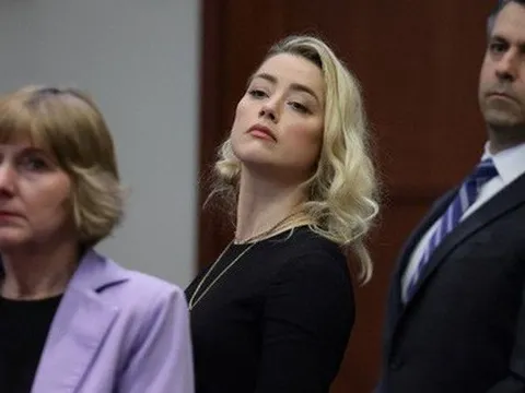 Luật sư của Amber Heard nói phiên toà với Johnny Depp "đã biến thành sở thú"