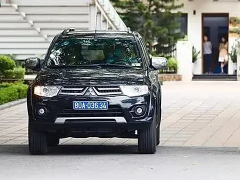 Xe biển xanh 80A xuất hiện trước nhà ông Nguyễn Thanh Long