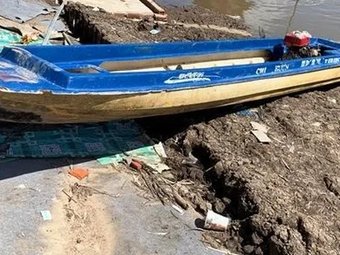 Va chạm vỏ lãi, 9 người rơi sông, 1 người tử vong