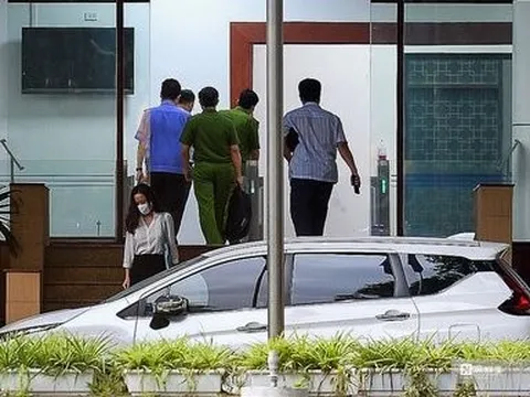 Lực lượng công an, kiểm sát xuất hiện tại trụ sở Bộ Y tế