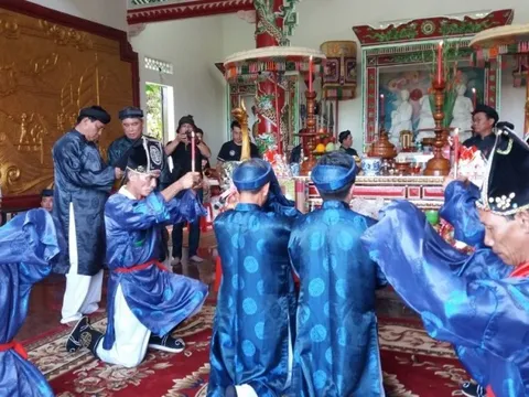 Lễ hội tôn vinh và tri ân thủy tổ nghề khai thác yến sào ở Khánh Hòa