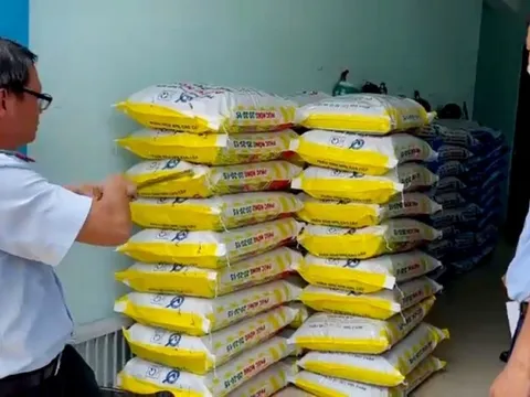 An Giang: Phát hiện ô tô chở số lượng lớn phân bón giả