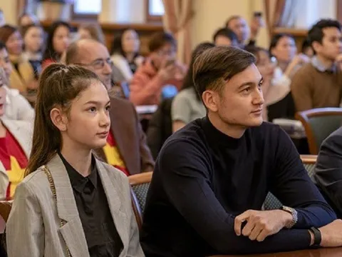 Cận cảnh nhan sắc cực phẩm của em gái thủ thành Đặng Văn Lâm