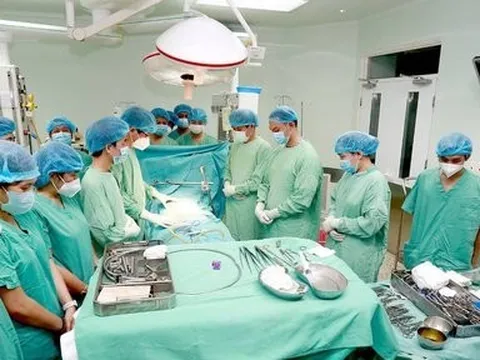Phút cúi đầu của bác sĩ Huế trước bệnh nhân hiến tạng cứu người