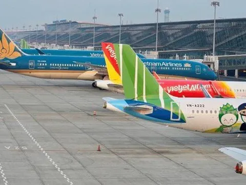 Giá vé máy bay tăng từng ngày