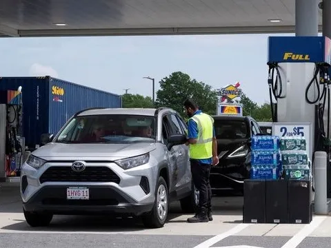 Giá xăng tại Mỹ tiếp tục tăng mạnh?