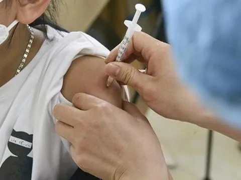 Tp.HCM đẩy mạnh tiêm vắc-xin phòng Covid-19 mũi 4 nhằm hạn chế tình trạng chuyển nặng