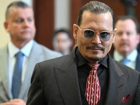 Hậu kiện tụng với vợ cũ, Johnny Depp lại hầu tòa vì cáo buộc hành hung nhân viên