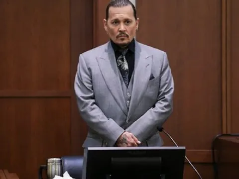 “Cướp biển” Johnny Depp chi tiền “khủng” ăn mừng thắng kiện vợ cũ