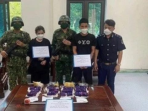 Bắt giữ hai đối tượng dùng xe máy vận chuyển 24.000 viên ma túy