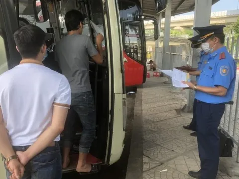 Tăng cường kiểm tra xe vận tải vi phạm trong mùa cao điểm du lịch