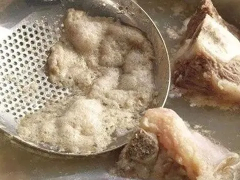 3 sai lầm cơ bản khi hầm xương khiến nước dùng đục ngầu, không thơm