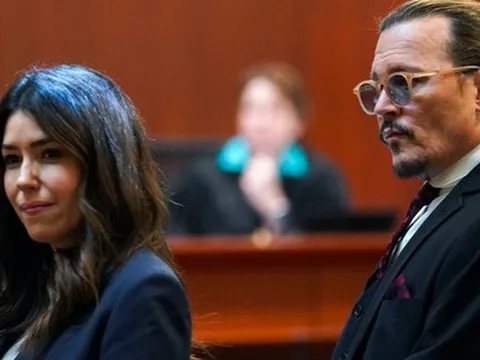 Luật sư của Johnny Depp chính thức phủ nhận hẹn hò với nam diễn viên