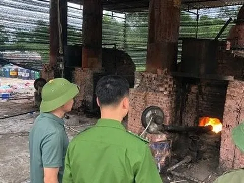 Nghệ An: Phát hiện cơ sở tái chế dầu nhớt thải quy mô lớn