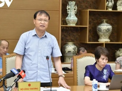 Thứ trưởng Bộ Công Thương: Giá xăng trong nước vẫn tăng ít hơn thế giới